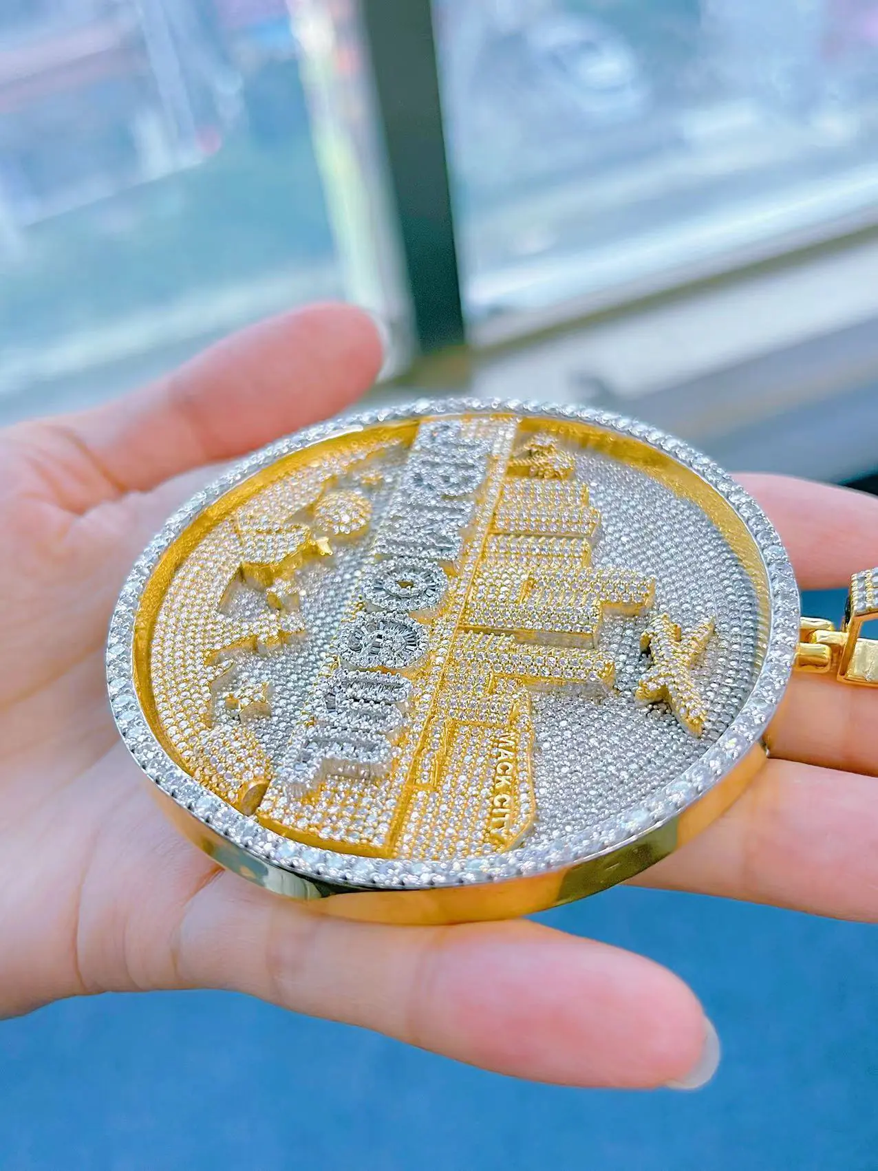 custom round skyline pendant in 925 silver with VVS moissanite, gold-plated skyline and white gold-plated background, fully iced.