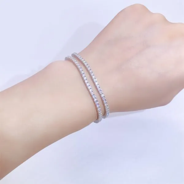 Unisex 2 mm VVS moissanite tennis bracelet on wrist